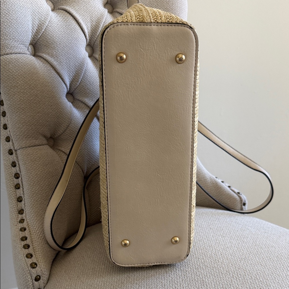 Isabelle Large Straw Zippered Tote with Interior Pockets - Picture 6 of 15